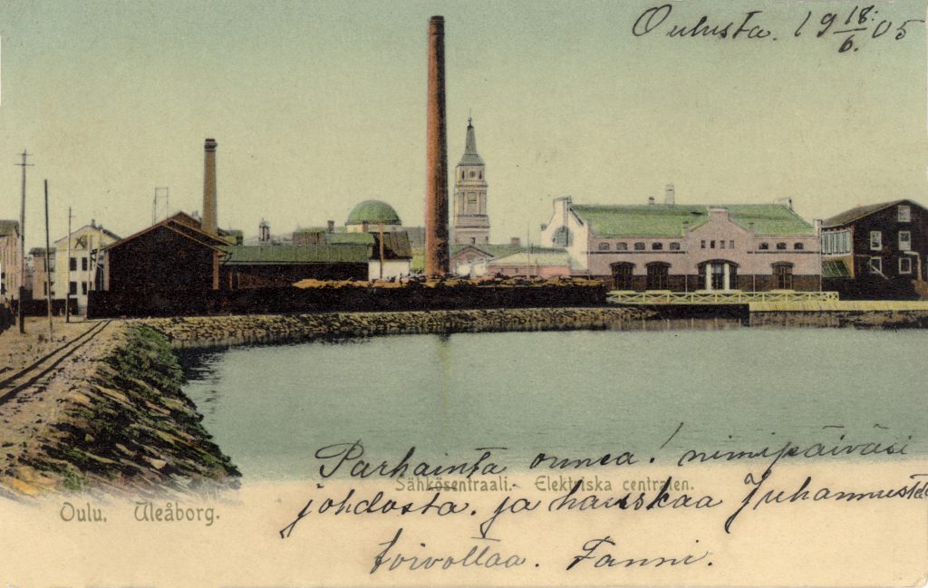 Väritetyssä postikortissa Oulun vanhan sähkölaitoksen kuva.